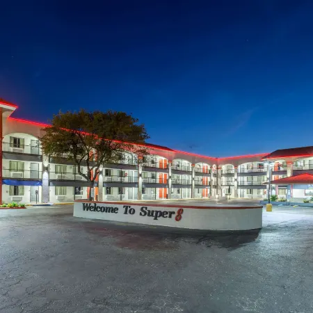 Super 8 by Wyndham Austin University/Downtown Area