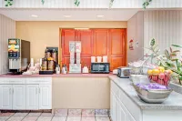 Super 8 by Wyndham Brockton - breakfast