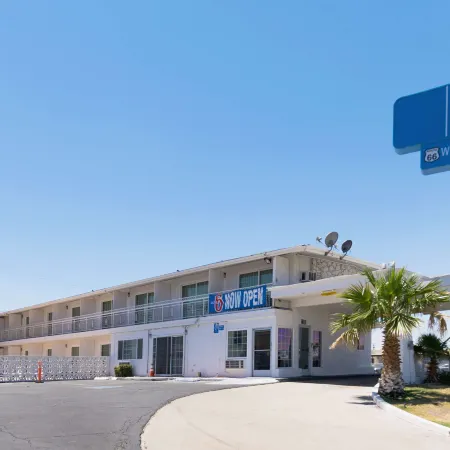 Motel 6 Barstow, CA - Route 66