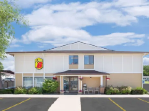 Super 8 by Wyndham Beaver DAM Hotels in Dodge County