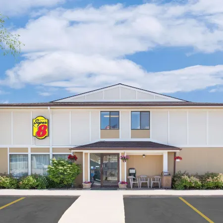 Super 8 by Wyndham Beaver DAM