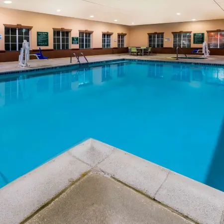 La Quinta Inn & Suites by Wyndham DFW Airport West - Bedford