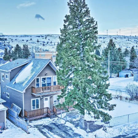 Modern Red Lodge Cabin - Walk to Broadway Ave