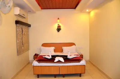 Hotel City Home Hotels in Raja Park