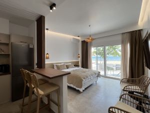 Penthouse & Apartments by the Sea Airport Airstay