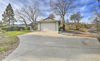 Peaceful Shasta-Redding Retreat 3 Mi to Lake! - Housity