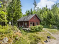 Chalet Kasen Sjökanten by Interhome Hotels near Uggledalen