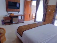 Omah Glugu Resto & Guesthouse Hotels in Sempor