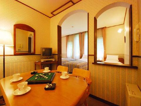 Bistrot Figaro 주변의 자작나무 숲 풍경