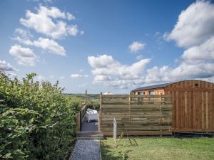 Willows Rest - 1 Bed Shepherds Hut - Pentlepoir