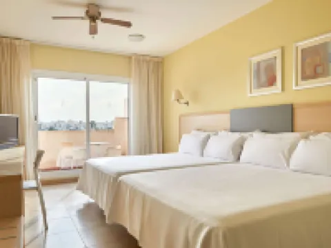 อาเลกริอา กาโบ เด กาต้า โรงแรมในRetamar