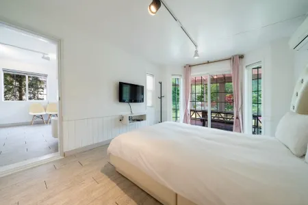 Hongcheon Terrace Morning Pension Отели рядом с достопримечательностью «Palbongsan Tourist Site»