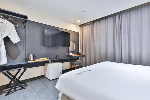 더 퍼스트 호텔(The First Hotel)_2