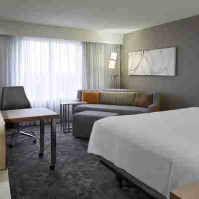 Courtyard by Marriott Toronto Airport Rooms