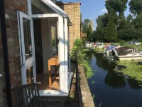 River Courtyard Apartment in the Heart of