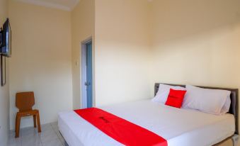 RedDoorz Near Gor Satria 3