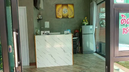 Phunsawat resort Отели рядом с достопримечательностью «Wing 5»