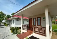 Kampong Nelayan Resort Hotel dekat Pantai kamal