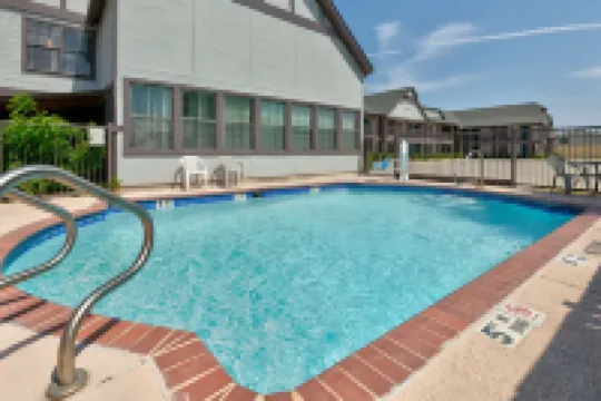Howard Johnson by Wyndham San Marcos