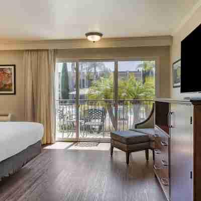 Best Western Plus Royal Oak Hotel Rooms