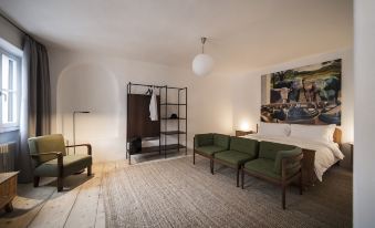 Goldenstern Townhouse - Housity