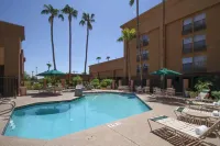 GreenTree Inn & Suites Phoenix Sky Harbor - Kolam Renang