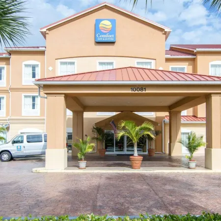 Comfort Inn & Suites Airport