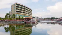 Tasik Villa International Resort