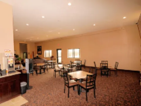 Cobblestone Inn & Suites - Denison | Oak Ridge Hotels in Crawford County