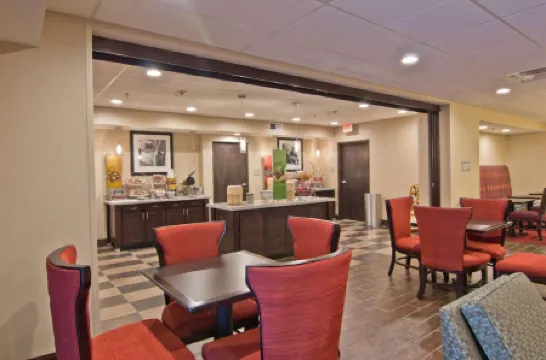 Hampton Inn Columbus-South Отели в г. Гров Сити