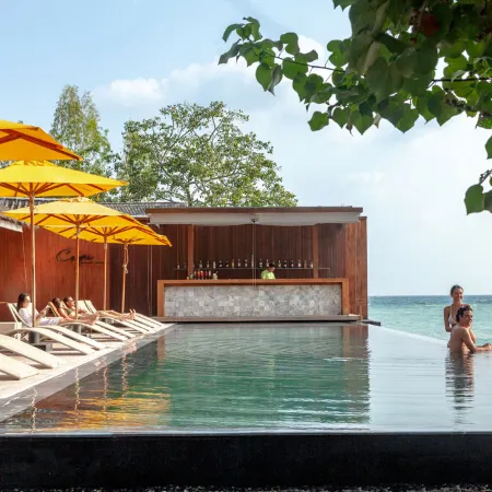 Beach Club by Haadtien
