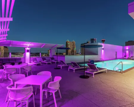 ฮิลตันการ์เด้นอินน์ แซนแอนโทนิโอ ดาวน์ทาวน์ ริเวอร์วอล์ค โรงแรมในซานอันโตนิโอ