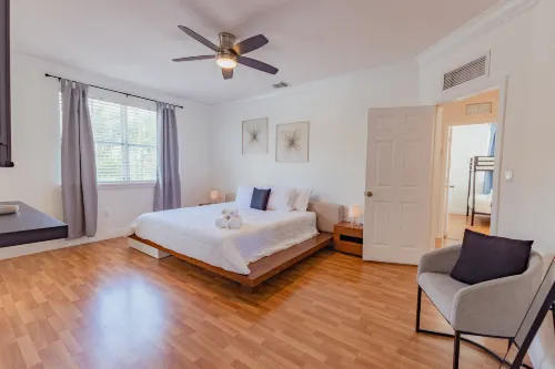 Miami Getaway Heated Pool House & Pool Table Villa