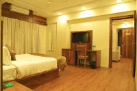 Sai Neem Tree Hotel Hotel dekat Saibaba Temple Shirdi