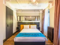 Taksim Avenue Hotels near Cihangir Square