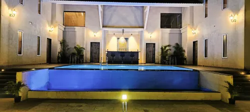 Isola Luxury Farm Suites Hotel a Gangavhare