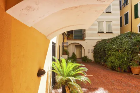 A Lovely Nest in the City by Wonderful Italy Отели рядом с достопримечательностью «Университет Генуи»