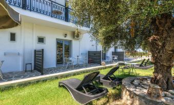 Denise Studios and Apartments