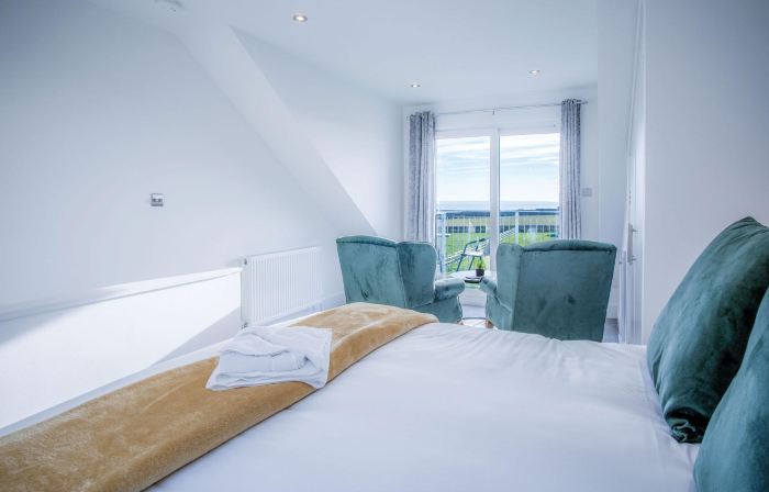 Oasis - 2 Bedroom Apartment - Ocean Breeze