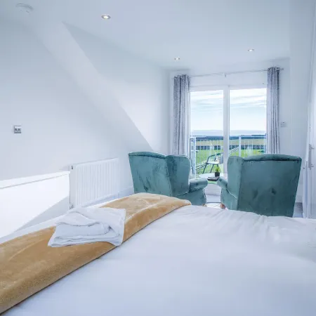 Oasis - 2 Bedroom Apartment - Ocean Breeze