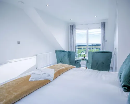Oasis - 2 Bedroom Apartment - Ocean Breeze Hotels in Port Eynon
