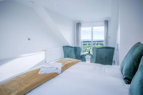 Oasis - 2 Bedroom Apartment - Ocean Breeze