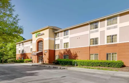 Extended Stay America Select Suites - Atlanta - Perimeter - Peachtree Dunwoody Отели рядом с достопримечательностью «Azalea Park Boardwalk, Roswell»