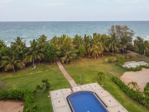 Casamia Oceanfront Condo Nilaveli