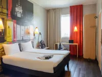 Ibis Milano Fiera Hotel dekat Chiesa di S. Carlo e dell'Immacolata
