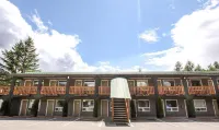 Crystal Springs Lodge - Motels