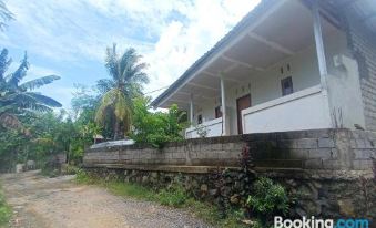 OYO 93729 Radesa Family Homestay