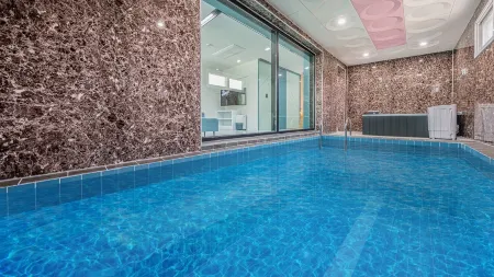 Chuncheon (Namiseom) River North Pool Villa Отели рядом с достопримечательностью «Остров Нами»