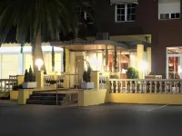 Hotel & Restaurant Figueres Parc Hotels in Darnius