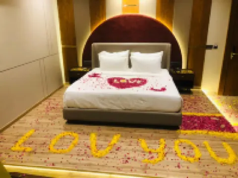 Club Heaven Palanpur 伯納斯甘塔縣住宿飯店